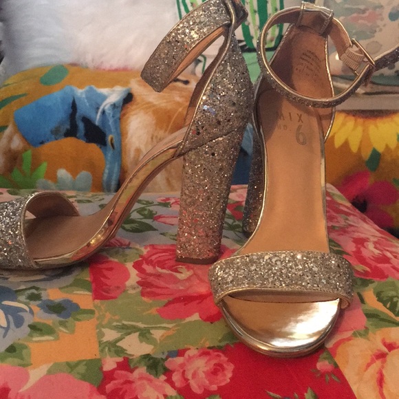 Shoe - Picture 2 of 4